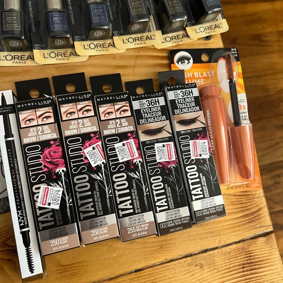 Drugstore Makeup Wholesale lot of 42 - Picture 10 of 11
